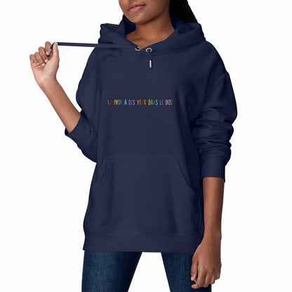 Sweat à capuche La prof a des yeux dans le dos coloris Marine – cadeau maîtresse original | Boutique Emy Bill